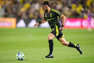 Rossi anota gol decisivo para que Crew supere 2-1 a líderes Whitecaps