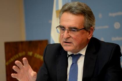 Rossi brindó un informe detallado de las tareas de las FF.AA. durante la crisis