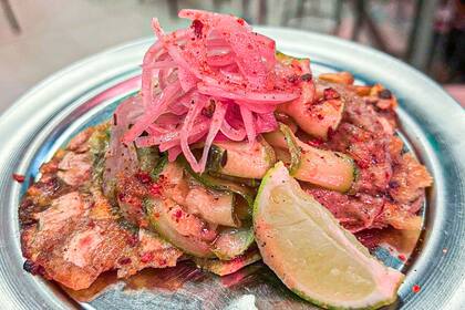 Rosti de plátano con babaganush caliente. Foto: Almacén Comunal