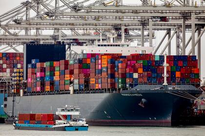 Puerto de Roterdam: se acumulan contenedores debido a las sanciones económicas a Rusia
