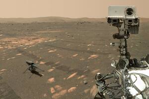 Rover Perseverance junto al helicóptero Ingenuity
