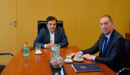 Rovira y Santilli se reunieron por casi tres horas en la Legislatura, cuya autoridad máxima sigue siendo el jefe renovador más allá de las formalidades, el pasado 26 de octubre.