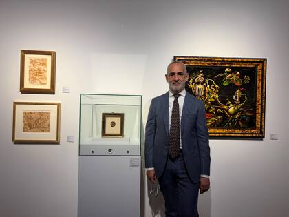 Rowland Weinstein con el autorretrato de Frida Kahlo que ofrece por 15 millones de dólares