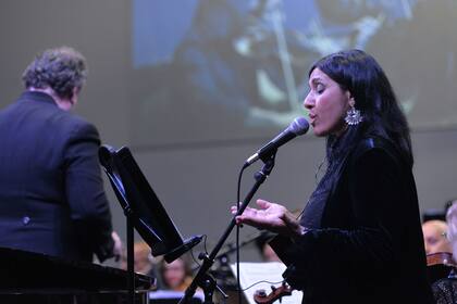 Roxana Amed, invitada junto a Adrián Iaies a cantar música de Cuchi Leguizamón, con la Orquesta Sinfónica de Entre Ríos