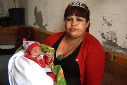 Roxana León (41) tuvo su séptimo hijo varón en Neuquén y el presidente Alberto Fernández podría llegar a ser el padrino del recién nacido