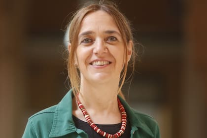 Roxana Maurizio: “Como resultado de la elevada y creciente informalidad laboral, la aceleración inflacionaria, la consecuente pérdida del poder adquisitivo de los salarios y la importancia cuantitativa de esta fuente de ingresos en los recursos monetarios totales de los hogares, se observa un crecimiento del llamado ‘fenómeno del trabajador pobre’ que significa que las personas pueden vivir en situación de pobreza aun teniendo un empleo”