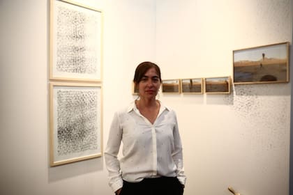 Roxana Ramos con sus obras el año pasado en Pinta BAphoto, cuando ganó el premio In Situ