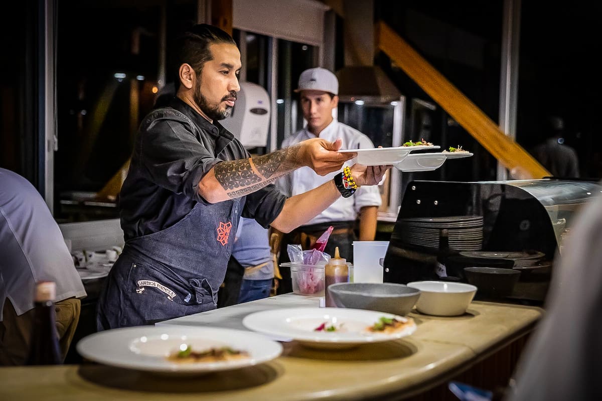 Roy Asato ingresó en gastronomía cuando los restaurantes japoneses comenzaban a abrirse por fuera de esa comunidad