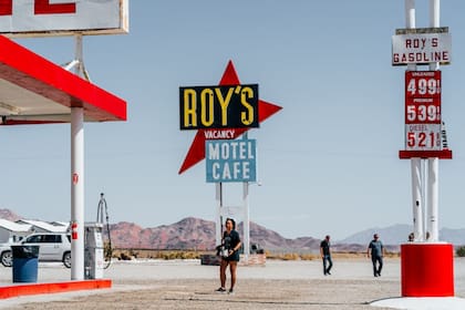 Roy's Motel & Cafe en la Ruta 66 es una parada icónica y un punto de referencia histórico en el desierto de Mojave, California (Pexels/Ricky Esquivel)