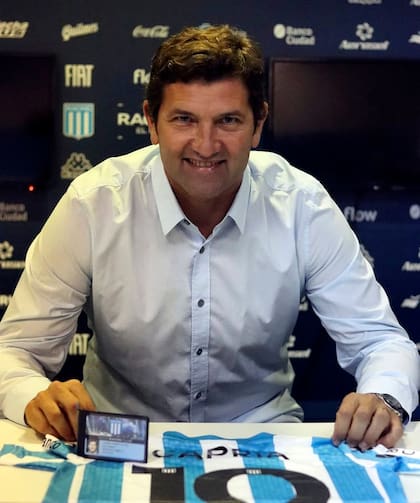 Apenas algunos días después de cumplir 51 años, Capria fue presentado como el nuevo manager de Racing; "Es un club totalmente diferente al que yo viví como jugador. Este es un club que le cumple al futbolista lo que pactan"