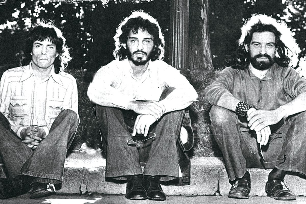 Rubén Basoalto (batería), Ricardo Soulé (guitarra) y Willy Quiroga (bajo), Vox Dei en formato trío, después de grabar La Biblia