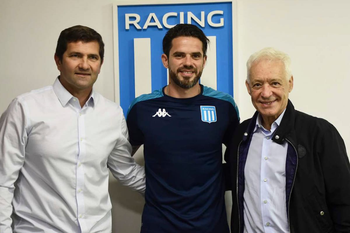 Rubén Capria, exmanager, Fernando Gago, exDT, y Víctor Blanco, presidente de Racing; la Academia necesita un entrenador y designar un nuevo director deportivo
