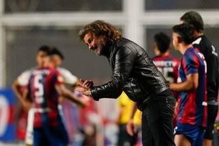 Un entrenador que convence hasta al más descreído y un 9 que recibe el elogio de un crack mundial