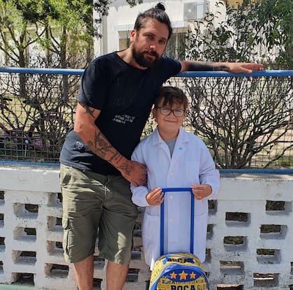 Rubén Zalazar junto a su hijo mayor