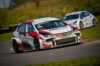 Rubens Barrichello se sumó a Toyota Gazoo Racing y junto a Matías Rossi compite en Súper TC2000, en la Argentina, y Stock Car, en Brasil.