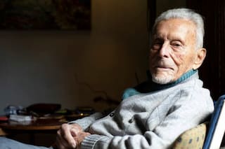 La increíble historia del hombre que escapó de los nazis, fue espía británico y ahora es diseñador en Chile