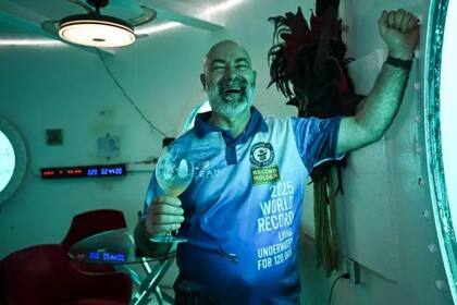 Rudiger Koch sostiene el Record Guinness Mundial por vivir durante más tiempo bajo el agua.