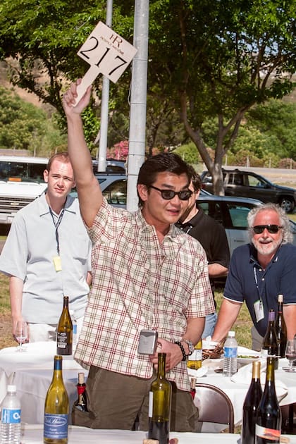 Rudy en una subasta de vino, como estrella del evento