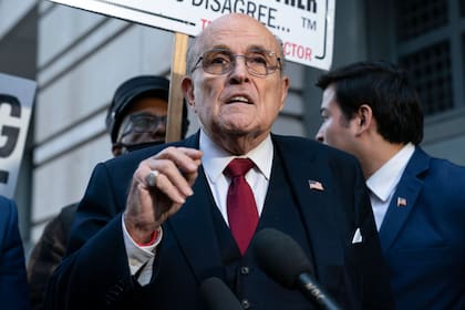 Rudy Giuliani en conferencia de prensa fuera de una corte federal, el 15 de diciembre de 2023, en Washington.