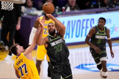 Rudy Gobert domina a los Lakers y Timberwolves avanzan con victoria de 103-96 en 5to partido
