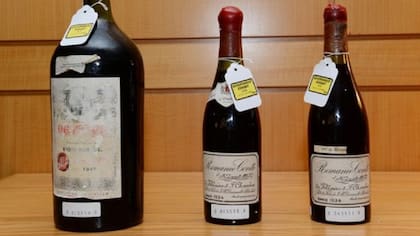 Botellas falsas incautadas de Petrus (magnum) y de Domaine Romanée-Conti