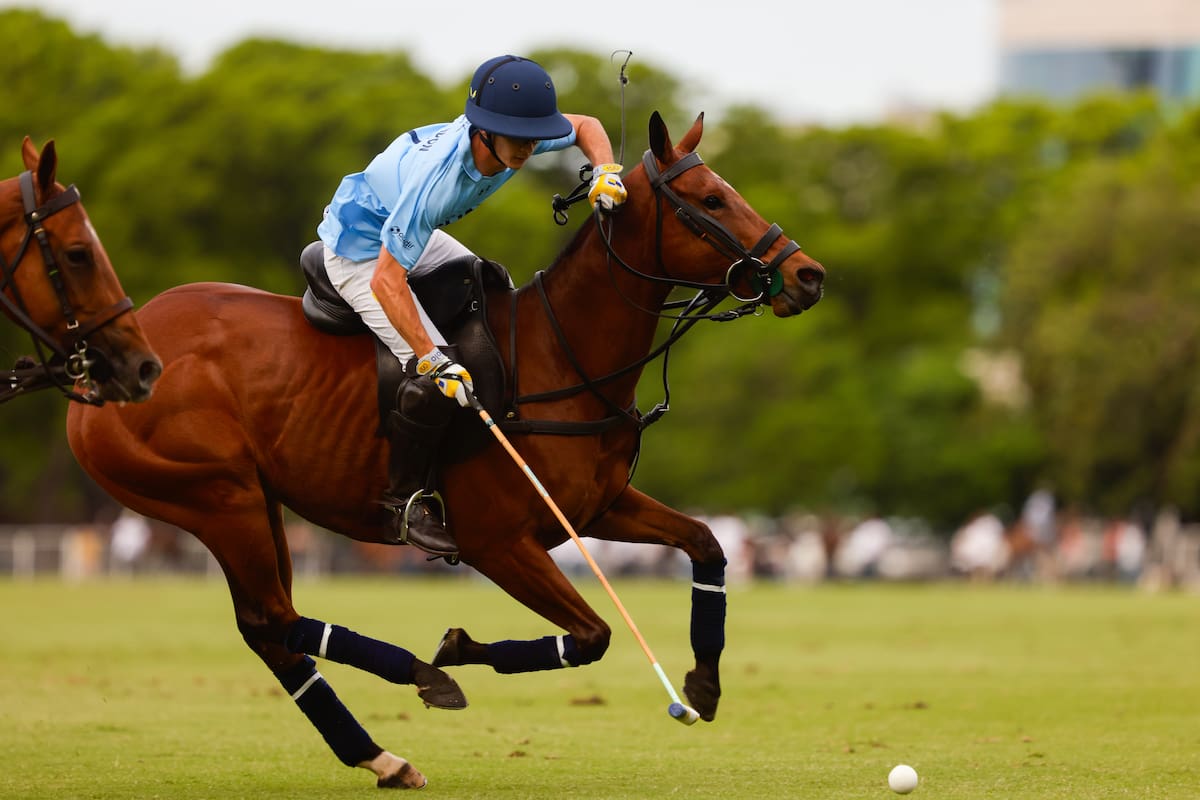 Rufino Bensadón anotó 7 goles y fue el mejor del éxito de Cría La Dolfina sobre La Ensenada; hace tres años, el delantero había sido la figura del batacazo de Chapaleufú contra La Natividad, también en una jornada inaugural del Abierto de Palermo.