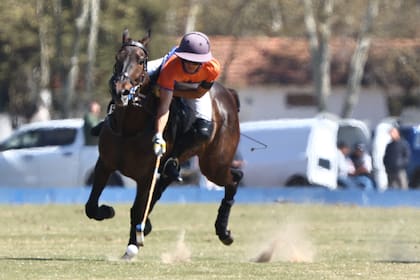 Rufino Bensadón, delantero de Las Monjitas, que definirá el Abierto de Jockey Club de polo contra La Irenita en San Isidro.