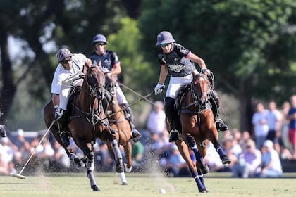 Rufino Bensadón, que este viernes cumple 18 años, definió la final con un penal de 30 yardas; Sol De Agosto-Alegría superó a La Esquina por 9-8 en un chukker suplementario.
