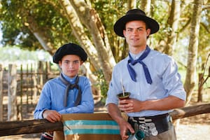 Rufino y Dimas Méndez, dos gauchos centennials en San Antonio de Areco.