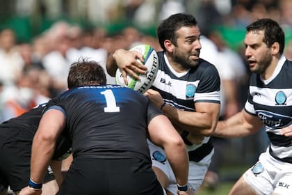 Agustín Figuerola volvió a ser titular, tras mucho tiempo fuera del club; el talento del medio-scrum no fue suficiente para CASI en el clásico en la cancha del archirrival.