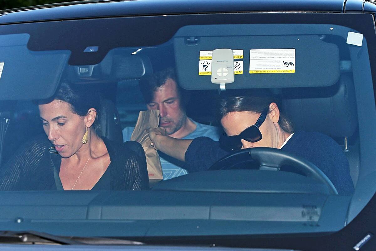 Rumbo al centro de rehabilitación. Ben Affleck junto con Jennifer Garner