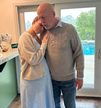 Rumer junto a su padre Bruce Willis, embarazada de su bebé que nació el 18 de abril