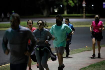 Runners en los bosques de Palermo