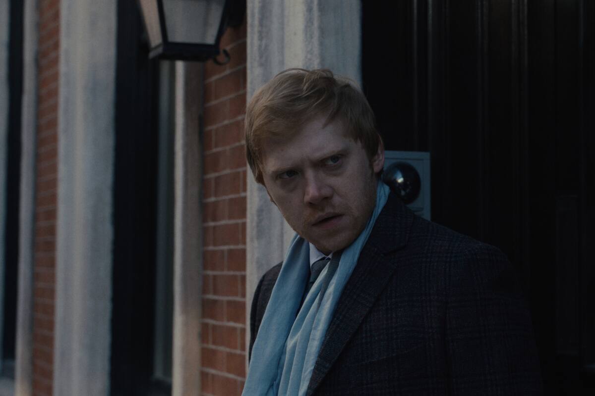 Rupert Grint como Julian Pearce en "Servant"