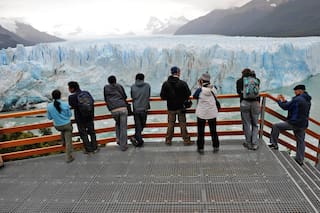 Turismo y anegaciones en la ciudad, el día después de la ruptura del glaciar
