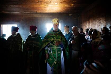 Una celebración rusa en la capilla ortodoxa de Fort Ross, Jenner, California