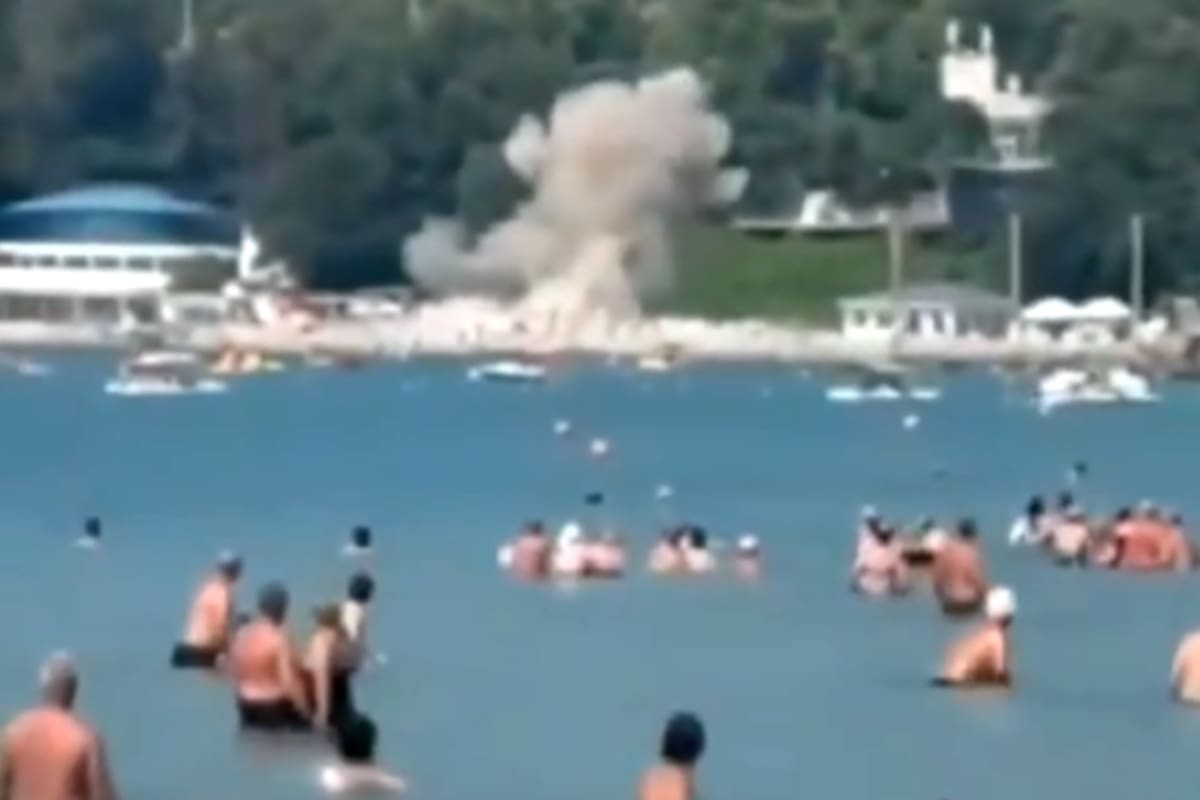 Rusia aseguró que un dron ucraniano impactó en una playa repleta de turistas en la ciudad balnearia de Gelendzhik, sobre la costa del mar Negro
