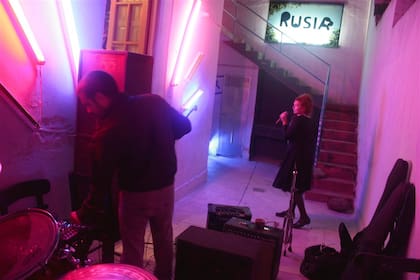 Rusia es casa, galería de arte, espacio para shows y muestras; queda en Tucumán