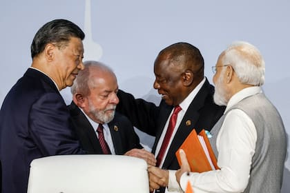 Xi Jinping (China), Luiz Inacio Lula da Silva (Brasil), Cyril Ramaphosa (Sudáfrica) y Narendra Modi (India), durante el reciente encuentro de los Brics en Johannesburgo, donde se aceptó el ingreso de la Argentina al grupo