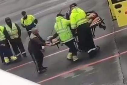 El traslado de Navalny hacia el hospital, donde fue internado en terapia intensiva