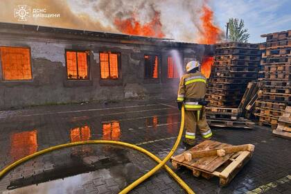 Rusia lanza un récord de 728 drones y 13 misiles contra Ucrania, dice la fuerza aérea ucraniana