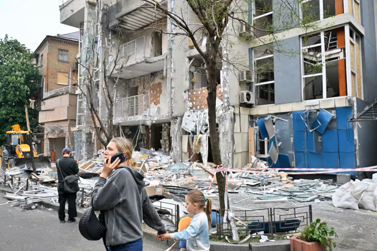 A Rússia lançou um ataque massivo a Kiev com o míssil hipersônico Oreshnik: quatro mortos e mais de 80 feridos