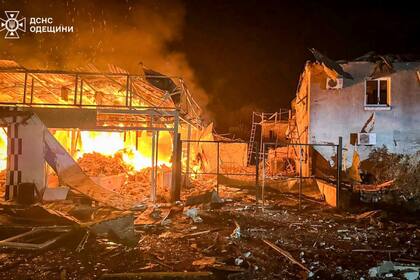 Rusia y Ucrania lanzan drones, misiles y bombas mientras Zelensky busca ayuda en la ONU