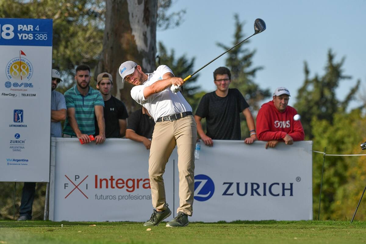 Russel Budd hizo cuatro birdies y un águila que lo subieron al liderazgo en VillaAllende