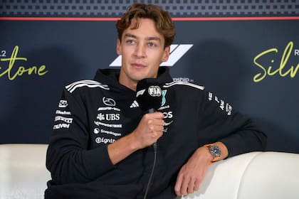 Russell espera seguir en Mercedes pese a señales de que Verstappen podría unirse
