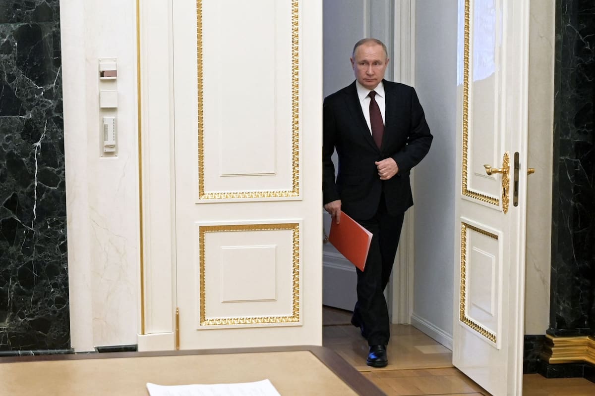 Russian President Vladimir Putin arrives to chair a Security Council meeting via a video link in Moscow on February 25, 2022. (Photo by Alexey NIKOLSKY / SPUTNIK / AFP)