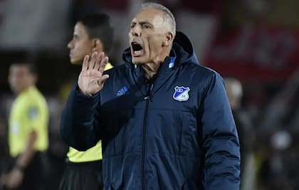 Russo dirigiendo a Millonarios, en Colombia