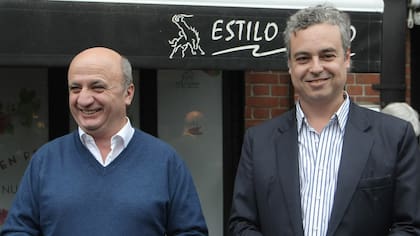 Russo (izq.) y Spinosa, entre los que asistieron al cónclave