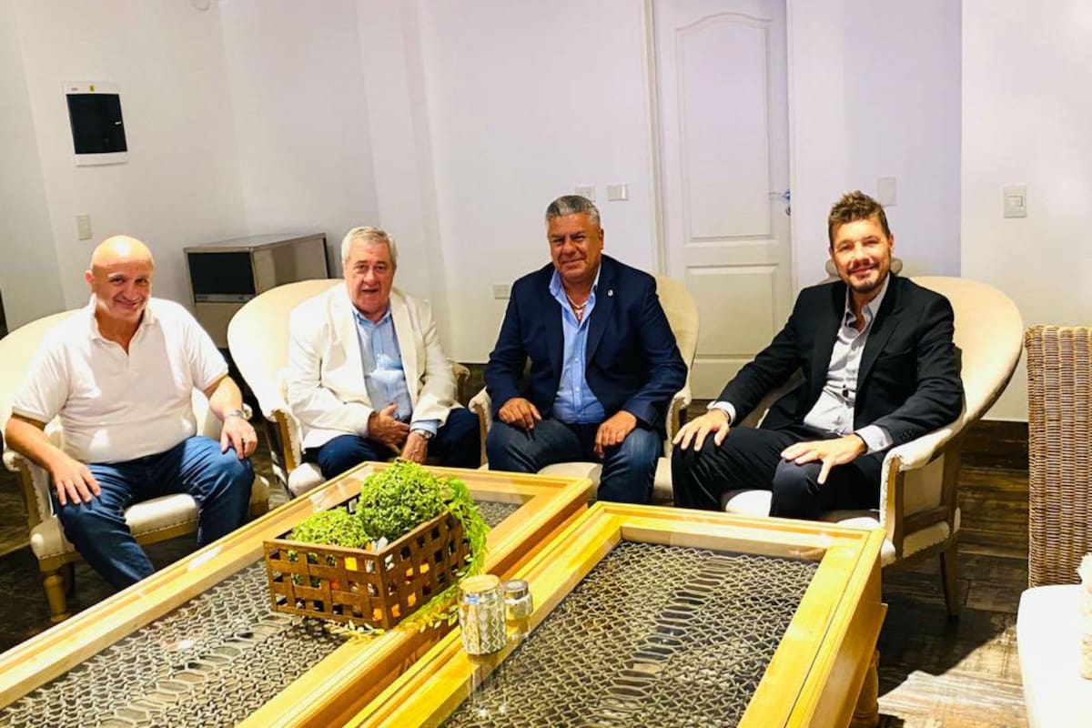 Russo (Lanús), Ameal (Boca), Tapia (presidente de la AFA) y Tinelli (San Lorenzo), en la casa de Sergio Massa.