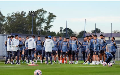 Russo tuvo diez días para conocer al plantel antes de viajar al Mundial de Clubes. (Prensa Boca)